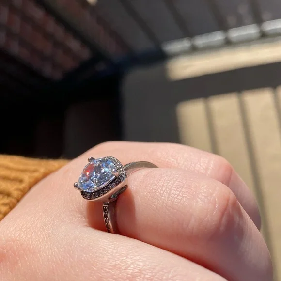 ☀️ Cubic Zirconia Teardrop Engagement Wedding Ring - Size 8 - Picture 5 of 8